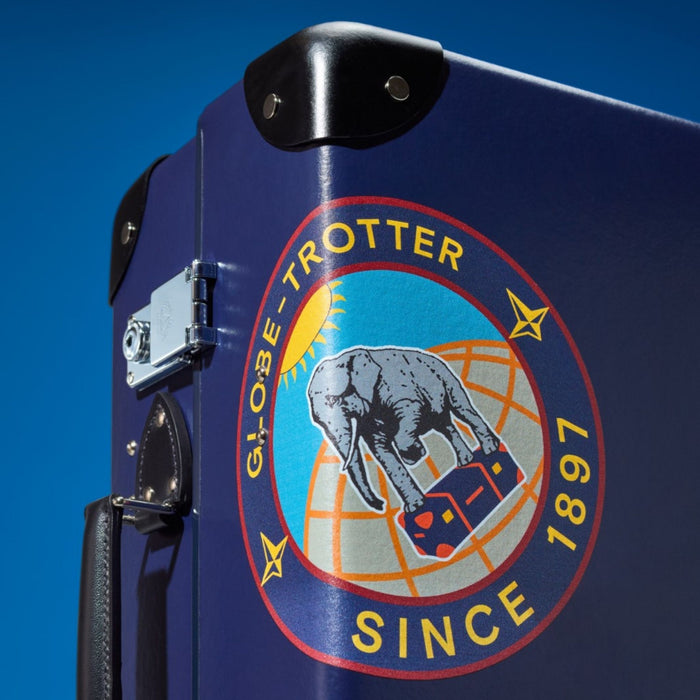 The Explorer · Carry-On - 4 Wheels | Navy/Black/Chrome